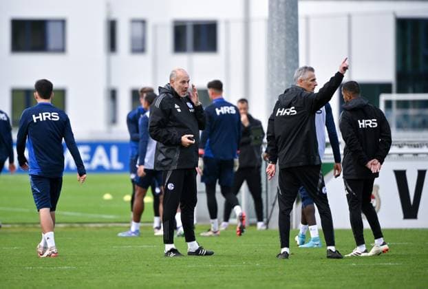 Coach Kees van Wonderen FC Schalke 04 , re , and Robert Molenaar Co Coach Schalke 04 07 10 2024, Football season 2024 2025, 2 Bundesliga, Training FC Schalke 04 Gelsenkirchen Training ground North Rhine Westphalia Germany Team2