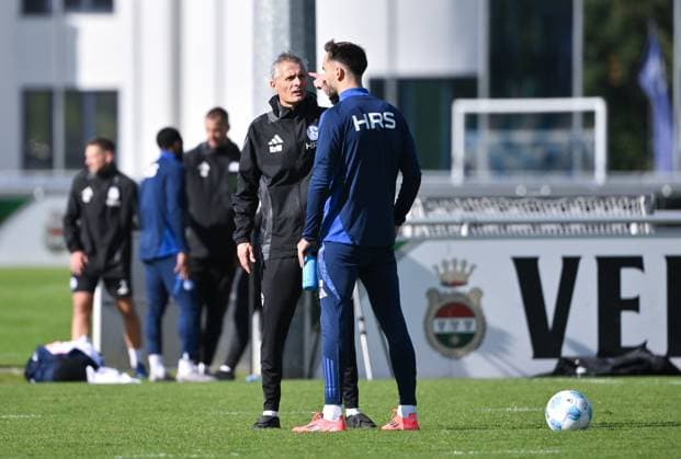 Coach Kees van Wonderen FC Schalke 04 with Kenan Karaman FC Schalke 04 07 10 2024, Football season 2024 2025, 2 Bundesliga, Training FC Schalke 04 Gelsenkirchen Training ground North Rhine-Westphalia Germany Team2