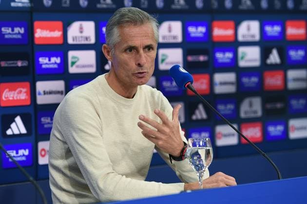 Presentation of Kees van Wonderen at FC Schalke 04 on 07 10 2024 in the Veltins Arena in Gelsenkirchen Kees van Wonderen Coach Head Coach Schalke xRx