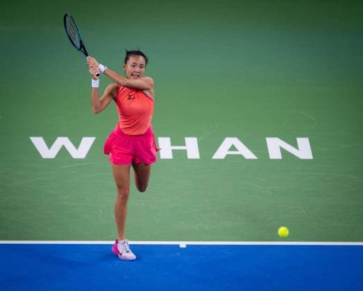 (241007) -- WUHAN, Oct. 7, 2024 -- Yuan Yue of China hits a return during the women s singles round of 64 match against Clara Burel of France at the 2024 Wuhan Open tennis tournament in Wuhan, capital of central China s Hubei Province, Oct. 7, 2024. ) (SP)CHINA-WUHAN-TENNIS-WUHAN OPEN-WOMEN S SINGLES (CN) HuxJingwen 
