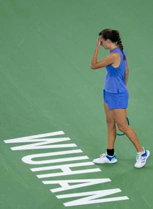 (241007) -- WUHAN, Oct. 7, 2024 -- Clara Burel of France reacts during the women s singles round of 64 match against Yuan Yue of China at the 2024 Wuhan Open tennis tournament in Wuhan, capital of central China s Hubei Province, Oct. 7, 2024. ) (SP)CHINA-WUHAN-TENNIS-WUHAN OPEN-WOMEN S SINGLES (CN) WuxZhizun 