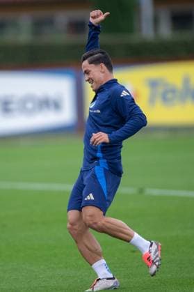 Italy Training Session Giacomo Raspadori of SSC Napoli and Juventus attends the Italy training camp session in Coverciano, Florence, on October 7, 2024. Coverciano, Florence Italy  Copyright: xGiacomoxCosuax originalFilename:cosua-notitle231008_npNx8.jpg