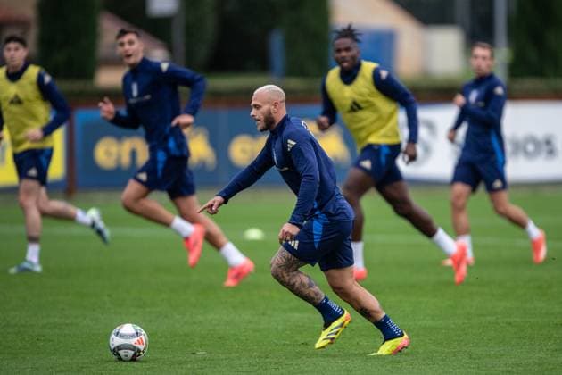 Sport Bilder des Tages Italy Training Session Federico Dimarco of Inter FC attends the Italy training camp session in Coverciano, Florence, on October 7, 2024. Coverciano, Florence Italy  Copyright: xGiacomoxCosuax originalFilename:cosua-notitle231008_npt3l.jpg