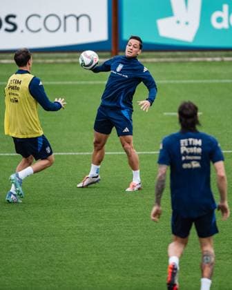 Italy Training Session Giacomo Raspadori of SSC Napoli attends the Italy training camp session in Coverciano, Florence, on October 7, 2024. Coverciano, Florence Italy  Copyright: xGiacomoxCosuax originalFilename:cosua-notitle231008_npxHd.jpg