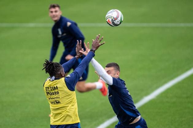 Italy Training Session Caleb Okoli and Alessandro Buongiorno attend the Italy training camp session in Coverciano, Florence, on October 7, 2024. Coverciano, Florence Italy  Copyright: xGiacomoxCosuax originalFilename:cosua-notitle231008_npegx.jpg