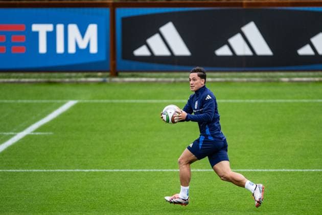 Italy Training Session Giacomo Raspadori of SSC Napoli attends the Italy training camp session in Coverciano, Florence, on October 7, 2024. Coverciano, Florence Italy  Copyright: xGiacomoxCosuax originalFilename:cosua-notitle231008_npXFi.jpg
