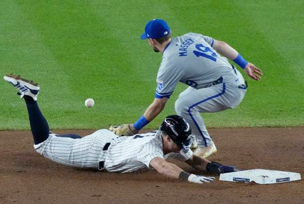 New York Yankees Anthony Volpe steals second past Kansas City Royals second baseman Michael Massey in the second inning in game two of the MLB, Baseball Herren, USA ALDS at Yankee Stadium in New York City on Monday, October 7, 2024.  NYP20241007809 RAYxSTUBBLEBINE
