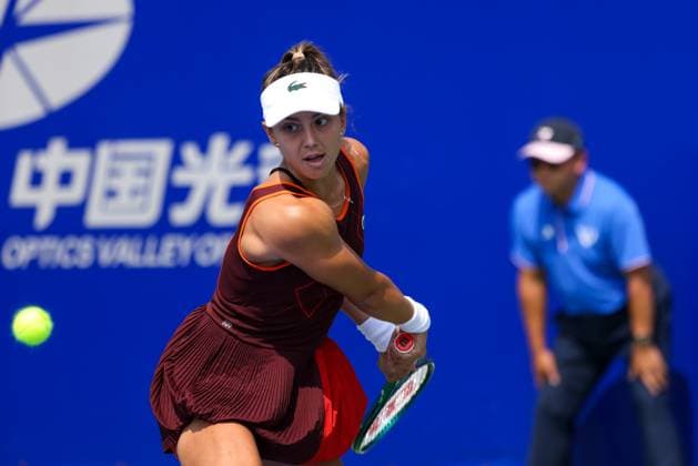 WUHAN, CHINA - OCTOBER 08: Jaqueline Cristian of Romania competes in the Women s Singles Round of 64 match against Camila Osorio of Colombia on day four of 2024 Wuhan Open at Optics Valley International Tennis Center on October 8, 2024 in Wuhan, Hubei Province of China.  Copyright: xVCGx 111522554491