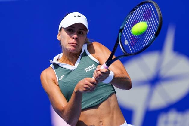WUHAN, CHINA - OCTOBER 08: Magda Linette of Poland competes in the Women s Singles Round of 64 match against Liudmila Samsonova of Russia on day four of 2024 Wuhan Open at Optics Valley International Tennis Center on October 8, 2024 in Wuhan, Hubei Province of China.  Copyright: xVCGx 111522555841
