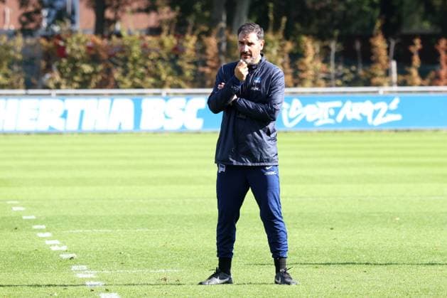 DEU, DFL, 2 FBL Hertha BSC, Training, 08 10 2024, Sportforum, Berlin, DEU, DFL, 2 FBL Hertha BSC, Training, im Bild Cheftrainer Cristian Fiel Hertha BSC Berlin DFL regulations prohibit any use of Photographs as image sequences and or quasi video Foto Juergen Engler nordphoto GmbH nordphotoxGmbHx xEngler nph00076