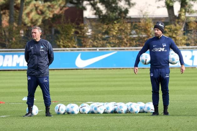 DEU, DFL, 2 FBL Hertha BSC, Training, 08 10 2024, Sportforum, Berlin, DEU, DFL, 2 FBL Hertha BSC, Training, im Bild Dirk Kunert Hertha BSC , Co Trainer Patrick Ebert Hertha BSC Berlin DFL regulations prohibit any use of Photographs as image sequences and or quasi video Foto Juergen Engler nordphoto GmbH nordphotoxGmbHx xEngler nph00076