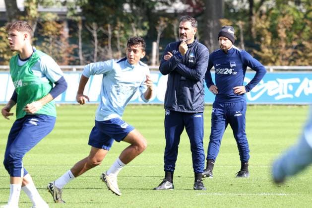 DEU, DFL, 2 FBL Hertha BSC, Training, 08 10 2024, Sportforum, Berlin, DEU, DFL, 2 FBL Hertha BSC, Training, im Bild Cheftrainer Cristian Fiel Hertha BSC Berlin , Co Trainer Patrick Ebert Hertha BSC Berlin DFL regulations prohibit any use of Photographs as image sequences and or quasi video Foto Juergen Engler nordphoto GmbH nordphotoxGmbHx xEngler nph00076