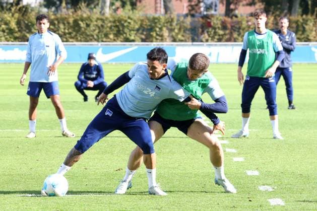 DEU, DFL, 2 FBL Hertha BSC, Training, 08 10 2024, Sportforum, Berlin, DEU, DFL, 2 FBL Hertha BSC, Training, im Bild Kevin Sessa Hertha BSC Berlin 8 , Jonjoe Kenny Hertha BSC Berlin 16 DFL regulations prohibit any use of Photographs as image sequences and or quasi video Foto Juergen Engler nordphoto GmbH nordphotoxGmbHx xEngler nph00076