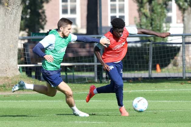 DEU, DFL, 2 FBL Hertha BSC, Training, 08 10 2024, Sportforum, Berlin, DEU, DFL, 2 FBL Hertha BSC, Training, in the picture Jonjoe Kenny Hertha BSC Berlin 16 , Boris Lum Hertha BSC Berlin 21 DFL regulations prohibit any use of Photographs as image sequences and or quasi video Foto Juergen Engler nordphoto GmbH nordphotoxGmbHx xEngler nph00076