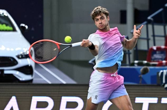 SHANGHAI, CHINA - OCTOBER 08: Flavio Cobolli of Italy competes in the Men s Singles Round of 32 match against Novak Djokovic of Serbia on Day 9 of 2024 Shanghai Rolex Masters at Qi Zhong Tennis Centre on October 8, 2024 in Shanghai, China.  Copyright: xZhangxHaohaox 111522613401