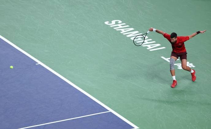 (241008) -- SHANGHAI, Oct. 8, 2024 -- Novak Djokovic hits a return during the men s singles round of 32 match between Novak Djokovic of Serbia and Flavio Cobolli of Italy at the ATP, Tennis Herren World Tour Shanghai Masters tennis tournament in Shanghai, east China, Oct. 8, 2024. ) (SP)CHINA-SHANGHAI-TENNIS-ATP TOUR-SHANGHAI MASTERS(CN) BaixXuefei 