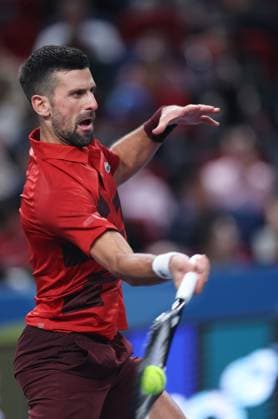 (241008) -- SHANGHAI, Oct. 8, 2024 -- Novak Djokovic hits a return during the men s singles round of 32 match between Novak Djokovic of Serbia and Flavio Cobolli of Italy at the ATP, Tennis Herren World Tour Shanghai Masters tennis tournament in Shanghai, east China, Oct. 8, 2024. ) (SP)CHINA-SHANGHAI-TENNIS-ATP TOUR-SHANGHAI MASTERS(CN) BaixXuefei 
