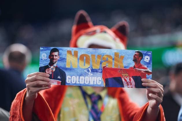(241008) -- SHANGHAI, Oct. 8, 2024 -- Fan of Novak Djokovic shows the banner during the men s singles round of 32 match between Novak Djokovic of Serbia and Flavio Cobolli of Italy at the ATP, Tennis Herren World Tour Shanghai Masters tennis tournament in Shanghai, east China, Oct. 8, 2024. ) (SP)CHINA-SHANGHAI-TENNIS-ATP TOUR-SHANGHAI MASTERS(CN) BaixXuefei 