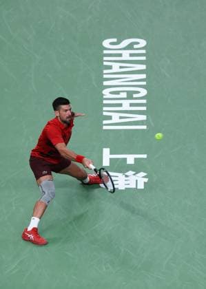 (241008) -- SHANGHAI, Oct. 8, 2024 -- Novak Djokovic hits a return during the men s singles round of 32 match between Novak Djokovic of Serbia and Flavio Cobolli of Italy at the ATP, Tennis Herren World Tour Shanghai Masters tennis tournament in Shanghai, east China, Oct. 8, 2024. ) (SP)CHINA-SHANGHAI-TENNIS-ATP TOUR-SHANGHAI MASTERS(CN) BaixXuefei 
