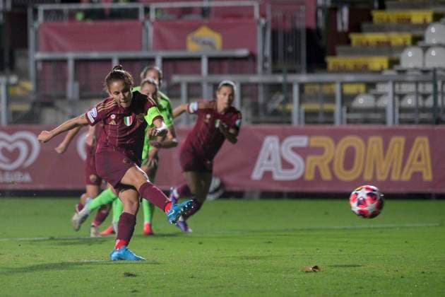 AS Roma s Manuela Giugliano goal 1-0 during the UEFA Women& x2019;s Champions League 2024 2025 Group A between AS Roma vs Wolfsburg at the Tre Fontane stadium Rome on 08 October 2024. - Soccer.  Copyright: xFabrizioxCorradetti LaPressex