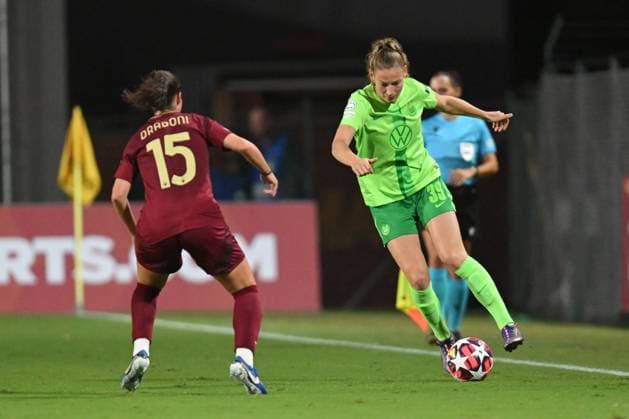 Giulia Dragoni of A.S. Roma Women and Sarai Linder of VfL Wolfsburg Women during the Women Champion League Rome vs Wolfsburg 08 October 2024 at the Tre Fontane Stadium in Rome  Copyright: xMassimilianoxCervera IPAxSportx x xx IPA_50438381 IPA_Agency_IPA50438381
