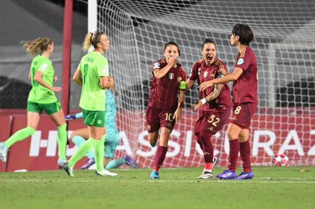 Manuela Giugliano of A.S. Roma Women during the Women Champion League Rome vs Wolfsburg 08 October 2024 at the Tre Fontane Stadium in Rome  Copyright: xMassimilianoxCervera IPAxSportx x xx IPA_50438409 IPA_Agency_IPA50438409