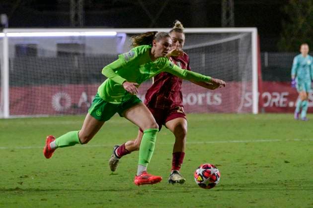 Wolfsburg s Jule Brand and AS Roma s Giada Greggi during the UEFA Women& x2019;s Champions League 2024 2025 Group A between AS Roma vs Wolfsburg at the Tre Fontane stadium Rome on 08 October 2024. - Soccer.  Copyright: xFabrizioxCorradetti LaPressex