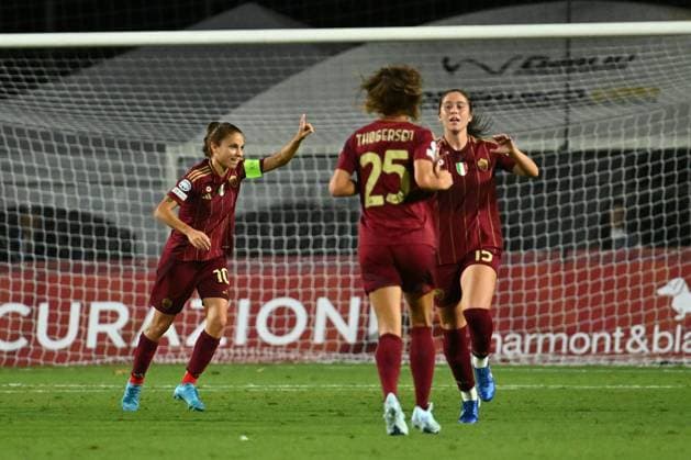 Manuela Giugliano of A.S. Roma Femminile celebrates after scoring the gol of 1-0 during Group A - Day 1 - UEFA Women s Champions League 2023 24 between A.S. Roma and VfL Wolfsburg at the Tre Fontane Stadium on October 8, 2024 in Rome, Italy.  Copyright: xDomenicoxCippitelli IPAxSportx x xx IPA_50439242 IPA_Agency_IPA50439242