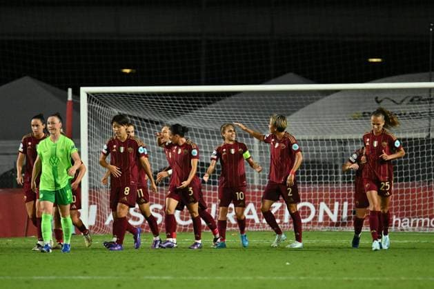 Manuela Giugliano of A.S. Roma Femminile celebrates after scoring the gol of 1-0 during Group A - Day 1 - UEFA Women s Champions League 2023 24 between A.S. Roma and VfL Wolfsburg at the Tre Fontane Stadium on October 8, 2024 in Rome, Italy.  Copyright: xDomenicoxCippitelli IPAxSportx x xx IPA_50439249 IPA_Agency_IPA50439249