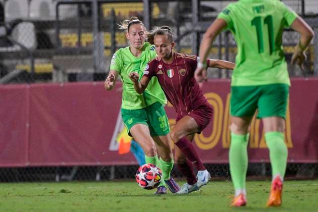 AS Roma s Frederikke Thogersen and Wolfsburg s Sarai Linder during the UEFA Women& x2019;s Champions League 2024 2025 Group A between AS Roma vs Wolfsburg at the Tre Fontane stadium Rome on 08 October 2024. - Soccer.  Copyright: xFabrizioxCorradetti LaPressex