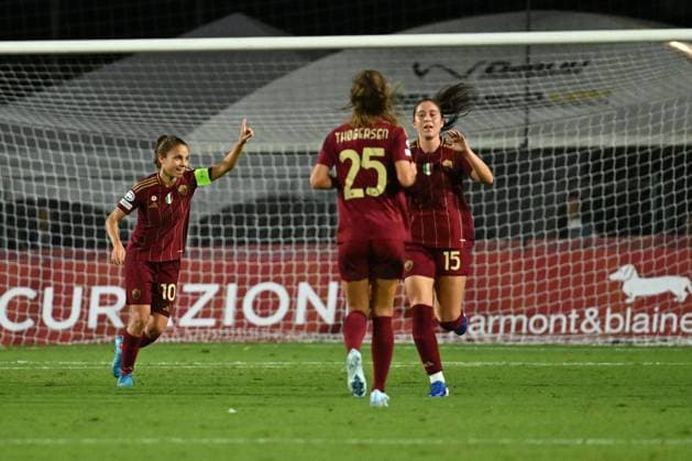 CALCIO - Champions League Women - Roma Women vs Wolfsburg Manuela Giugliano of A.S. Roma Femminile celebrates after scoring the gol of 1-0 during Group A - Day 1 - UEFA Women s Champions League 2023 24 between A.S. Roma and VfL Wolfsburg at the Tre Fontane Stadium on October 8, 2024 in Rome, Italy. Rome Italy  Copyright: xIPAxSport ABACAx