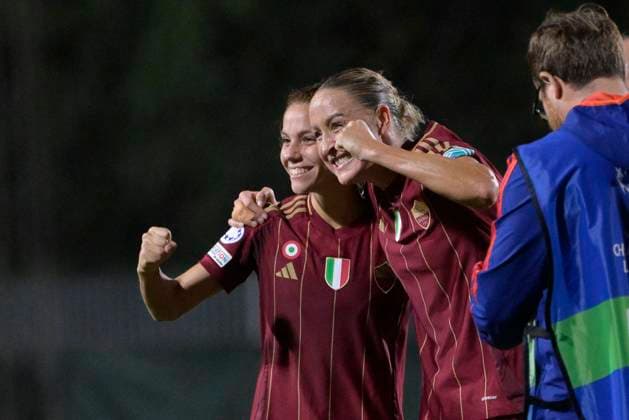 AS Roma s Manuela Giugliano and AS Roma s Sanne Troelsgaard during the UEFA Women& x2019;s Champions League 2024 2025 Group A between AS Roma vs Wolfsburg at the Tre Fontane stadium Rome on 08 October 2024. - Soccer.  Copyright: xFabrizioxCorradetti LaPressex