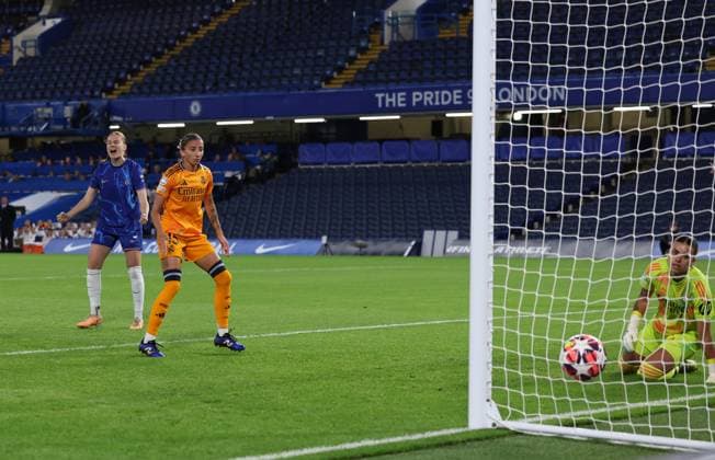 London, England, 8th October 2024. Sjoeke Nusken of Chelsea scores the opening goal during the UEFA Womens Champions League match at Stamford Bridge, London. Picture credit should read: Paul Terry Sportimage EDITORIAL USE ONLY. No use with unauthorised audio, video, data, fixture lists, club league logos or live services. Online in-match use limited to 120 images, no video emulation. No use in betting, games or single club league player publications. SPI-3367-0006