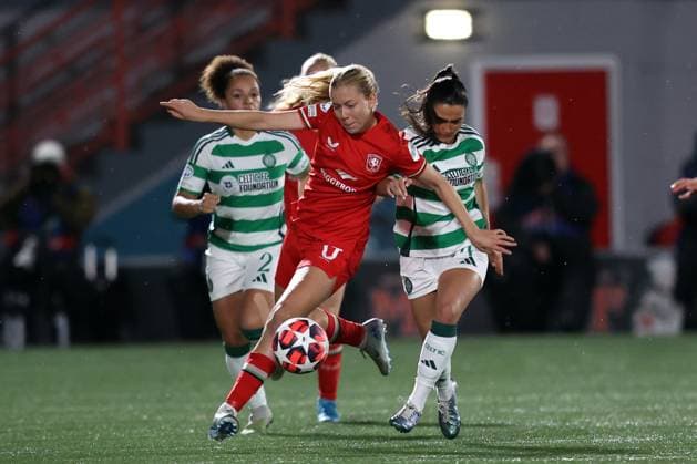 HAMILTON - (l-r) Lieske Carleer of FC Twente, Shannon McGregor of Celtic FC during the UEFA Champions League women s match between Celtic FC and FC Twente at New Douglas Park on Oct. 8, 2024 in Hamilton, Scotland. ANP ROBERT PERRY UEFA Women s Champions League 2024 25 Group Stage MD1 2024 25 xVIxANPxSportx xxANPxIVx 510410979 originalFilename: 510410979.jpg