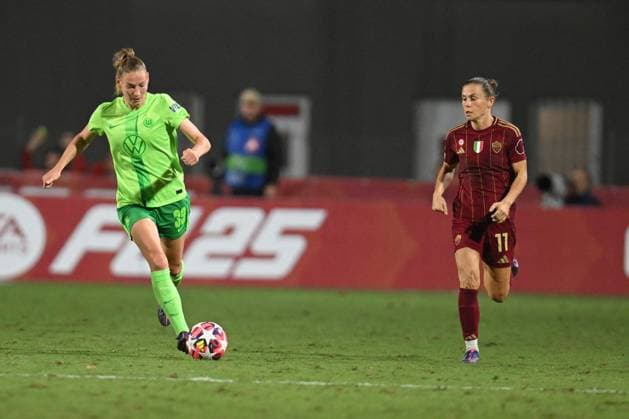 CALCIO - Champions League Women - Roma Women vs Wolfsburg Sarai Linder of VfL Wolfsburg Women and Emilie Haavi of A.S. Roma Women during the Women Champion League Rome vs Wolfsburg 08 October 2024 at the Tre Fontane Stadium in Rome Rome Italy  Copyright: xIPAxSport ABACAx