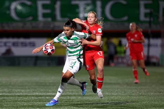 HAMILTON - (l-r) Bruna Costa of Celtic FC, Amanda Andradottir of FC Twente during the UEFA Champions League women s match between Celtic FC and FC Twente at New Douglas Park on Oct. 8, 2024 in Hamilton, Scotland. ANP ROBERT PERRY UEFA Women s Champions League 2024 25 Group Stage MD1 2024 25 xVIxANPxSportx xxANPxIVx 510411231 originalFilename: 510411231.jpg