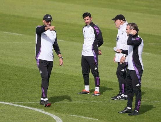 20241008, FC Bayern Training, Football, Sport, in the picture Coach Antonio Di Salvo with Hermann Gerland Germany U21 , Daniel Niedzkowski Germany U21