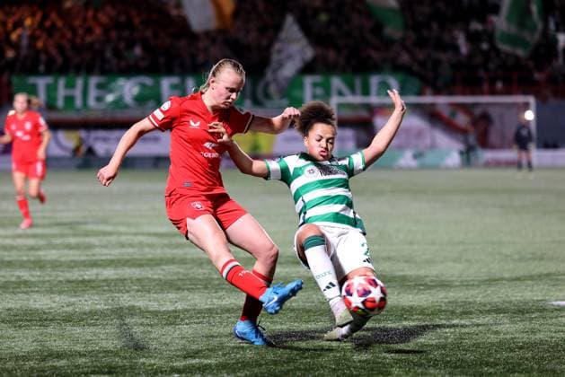 HAMILTON - (l-r) Leonie Vliek of FC Twente, Celya Barclais of Celtic FC during the UEFA Champions League women s match between Celtic FC and FC Twente at New Douglas Park on Oct. 8, 2024 in Hamilton, Scotland. ANP ROBERT PERRY UEFA Women s Champions League 2024 25 Group Stage MD1 2024 25 xVIxANPxSportx xxANPxIVx 510412159 originalFilename: 510412159.jpg