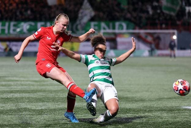 HAMILTON - (l-r) Leonie Vliek of FC Twente, Celya Barclais of Celtic FC during the UEFA Champions League women s match between Celtic FC and FC Twente at New Douglas Park on Oct. 8, 2024 in Hamilton, Scotland. ANP ROBERT PERRY UEFA Women s Champions League 2024 25 Group Stage MD1 2024 25 xVIxANPxSportx xxANPxIVx 510412226 originalFilename: 510412226.jpg