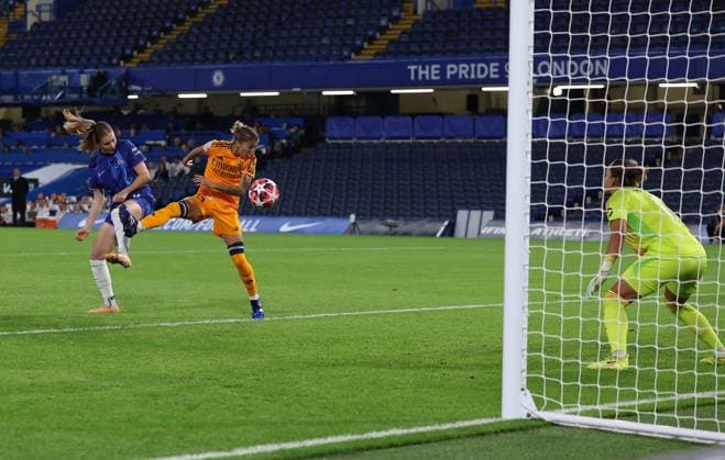 London, England, 8th October 2024. Sjoeke Nusken of Chelsea scores to make it 1-0 during the UEFA Womens Champions League match at Stamford Bridge, London. Picture credit should read: Paul Terry Sportimage EDITORIAL USE ONLY. No use with unauthorised audio, video, data, fixture lists, club league logos or live services. Online in-match use limited to 120 images, no video emulation. No use in betting, games or single club league player publications. SPI-3367-0020