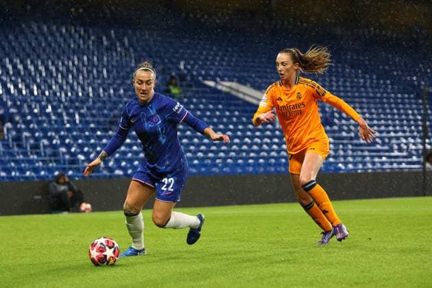 London, England, October 8th 2024: Lucy Bronze (22 Chelsea) protects the ball from Caroline Weir (10 Real Madrid) during the UEFA Womens Champions League game between Chelsea and Real Madrid at Stamford Bridge in London, England (Alexander Canillas SPP) Copyright: xAlexanderxCanillas SPPx spp-en-AlCa-0V1A0768