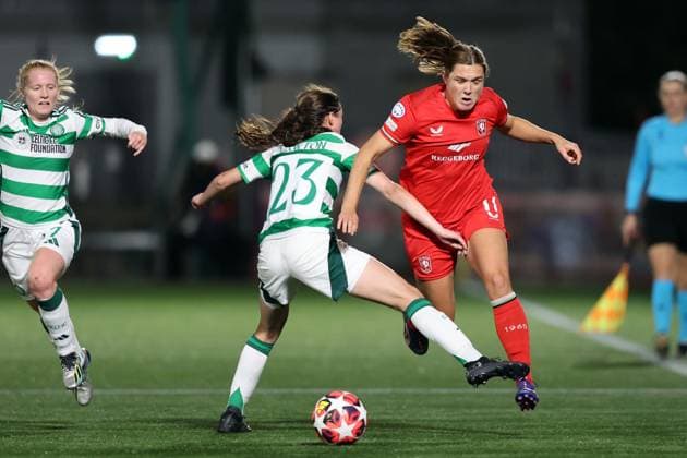 HAMILTON - (l-r) Emma Louise Lawton of Celtic FC, Alieke Tuin of FC Twente during the UEFA Champions League women s match between Celtic FC and FC Twente at New Douglas Park on Oct. 8, 2024 in Hamilton, Scotland. ANP ROBERT PERRY UEFA Women s Champions League 2024 25 Group Stage MD1 2024 25 xVIxANPxSportx xxANPxIVx 510415132 originalFilename: 510415132.jpg