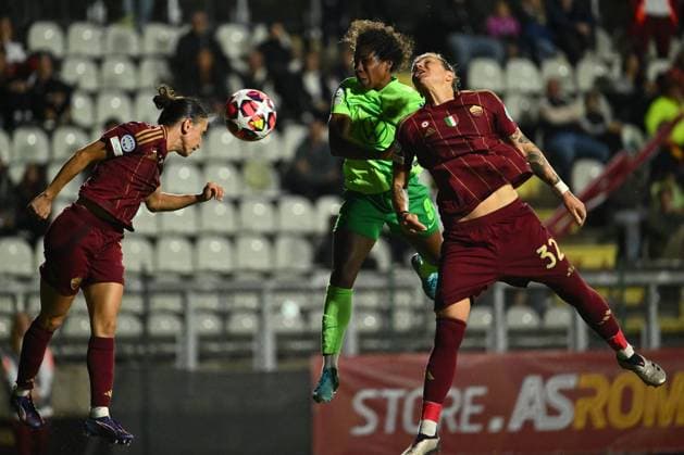 Lucia Di Guglielmo of A.S. Roma Femminile, Lineth Beerensteyn of VfL Wolfsburg and Elena Linari of A.S. Roma Femminile in action during Group A - Day 1 - UEFA Women s Champions League 2023 24 between A.S. Roma and VfL Wolfsburg at the Tre Fontane Stadium on October 8, 2024 in Rome, Italy.  Copyright: xDomenicoxCippitelli IPAxSportx x xx IPA_50442560 IPA_Agency_IPA50442560