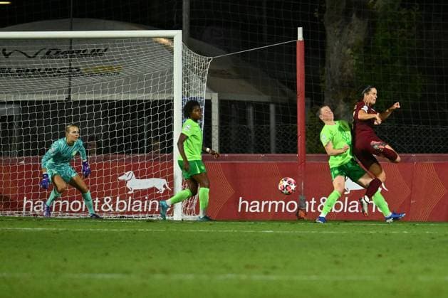 Evelyne Viens of A.S. Roma Femminile n action during Group A - Day 1 - UEFA Women s Champions League 2023 24 between A.S. Roma and VfL Wolfsburg at the Tre Fontane Stadium on October 8, 2024 in Rome, Italy.  Copyright: xDomenicoxCippitelli IPAxSportx x xx IPA_50442570 IPA_Agency_IPA50442570