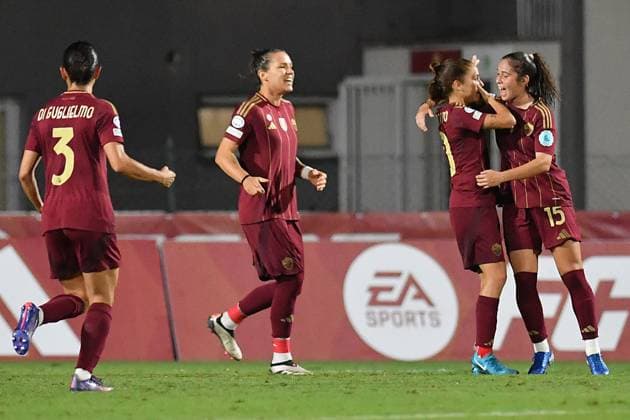 Soccer, Woman champions league 2024-2025 , AS Roma Women v Wolfsburg woman Manuela Giugliano of AS Roma celebrates scoring her goal during the WomenÕs Champions League match between Roma Women v Wolfsburg woman at Tre Fontane stadium in Rome, Italy, October 08th, 2024. Imago-Images Emmefoto Copyright: xImago-Images Emmefotox