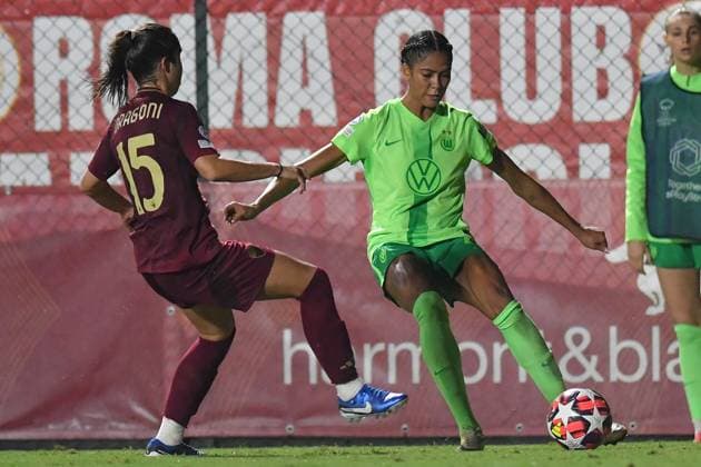 Soccer, Woman champions league 2024-2025 , AS Roma Women v Wolfsburg woman Giulia Dragoni of AS Roma ,Sveindis Jonsdottir of Wolfsburg during the WomenÕs Champions League match between Roma Women v Wolfsburg woman at Tre Fontane stadium in Rome, Italy, October 08th, 2024. Imago-Images Emmefoto Copyright: xImago-Images Emmefotox