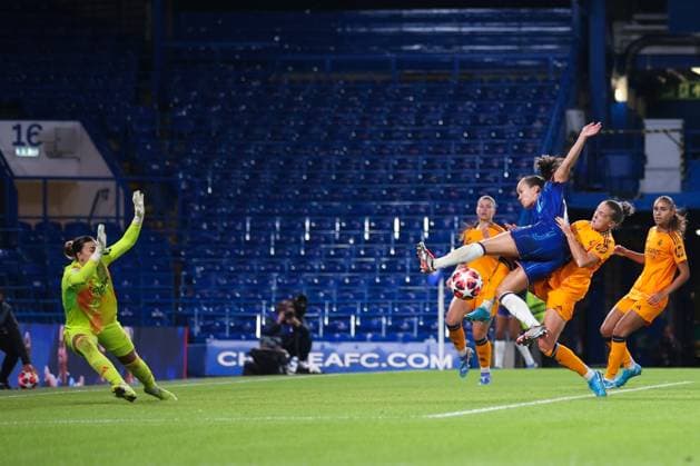 Chelsea Women v Real Madrid Women UEFA Womens Champions League Guro Reiten of Chelsea Women attempts to shoot during the UEFA Womens Champions League Group B match at Stamford Bridge, London UK Newspapers OUT Copyright: xChrisxMyattx FIL-20740-0050