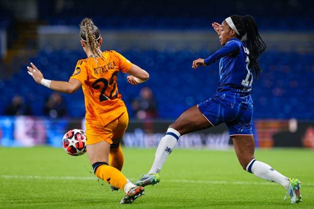 Chelsea Women v Real Madrid Women UEFA Womens Champions League Ashley Lawrence of Chelsea Women and Athenea del Castillo of Real Madrid Women during the UEFA Womens Champions League Group B match at Stamford Bridge, London UK Newspapers OUT Copyright: xChrisxMyattx FIL-20740-0052