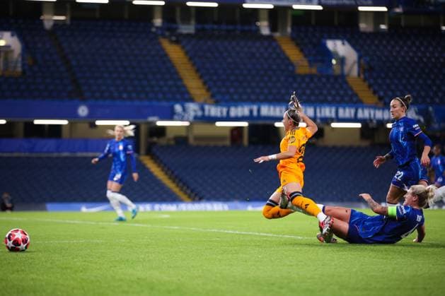 Chelsea Women v Real Madrid Women UEFA Womens Champions League Millie Bright of Chelsea Women brings down Athenea del Castillo of Real Madrid Women during the UEFA Womens Champions League Group B match at Stamford Bridge, London UK Newspapers OUT Copyright: xChrisxMyattx FIL-20740-0030