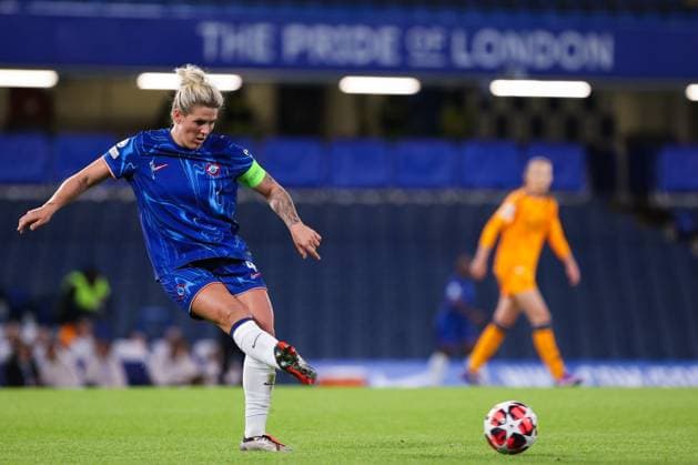 Chelsea Women v Real Madrid Women UEFA Womens Champions League Millie Bright of Chelsea Women passes the ball during the UEFA Womens Champions League Group B match at Stamford Bridge, London UK Newspapers OUT Copyright: xChrisxMyattx FIL-20740-0031